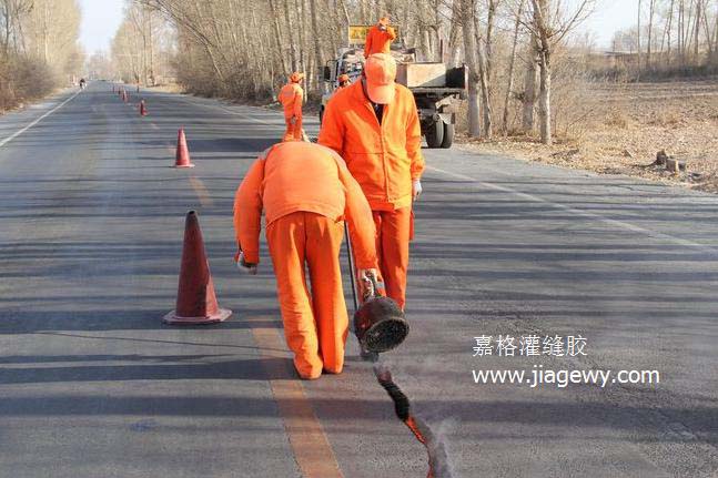 灌縫膠，村鎮(zhèn)道路裂縫修補(bǔ)