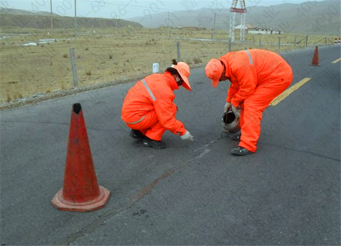 公路裂縫修補用的防水油膏和灌縫瀝青區(qū)別在哪里？