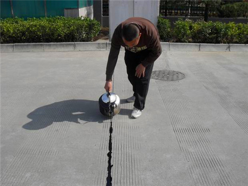 嘉格瀝青道路灌縫膠成為大家一致認(rèn)可的好灌縫材料，這是為什么呢?